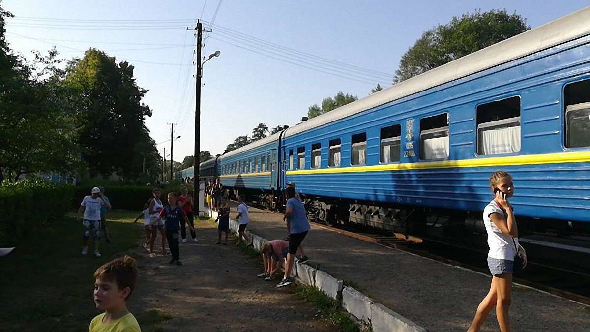 Неподалік Бурштина загорівся локомотив потяга Івано-Франківськ-Генічеськ