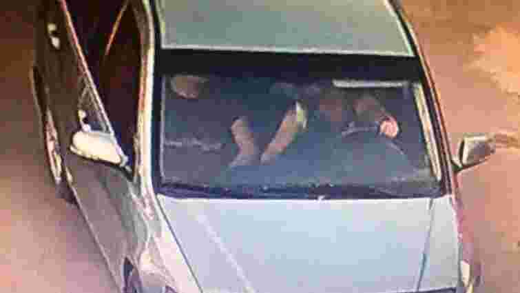 На Одещині зловмисники кинули в поліцейських гранату і викрали службовий автомобіль