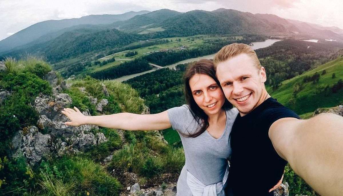 Поляки оштрафували п'ять туристів за «селфі» з українським прикордонним стовпом