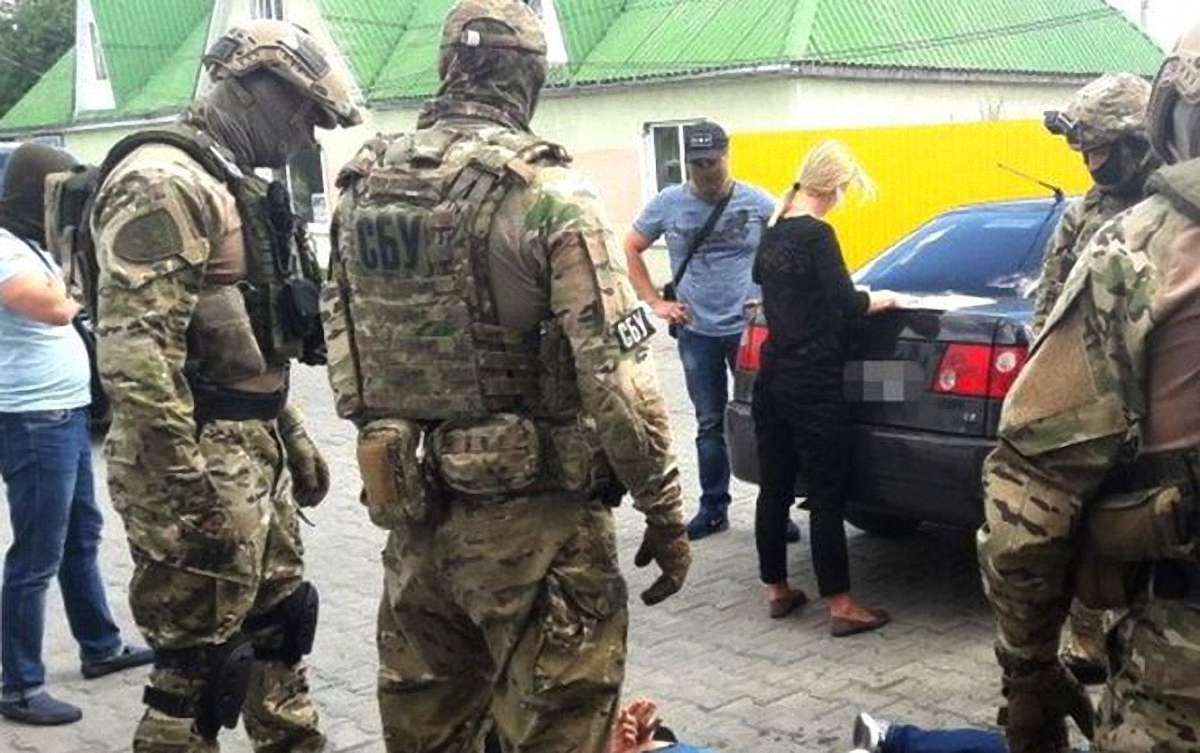 СБУ затримала киянина, який нелегально постачав ліки на території ОРДЛО