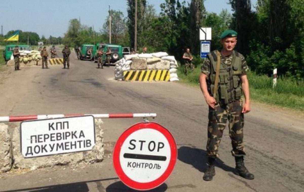 Бойовики з гранатометів обстріляли КПП «Мар'їнка» на лінії розмежування