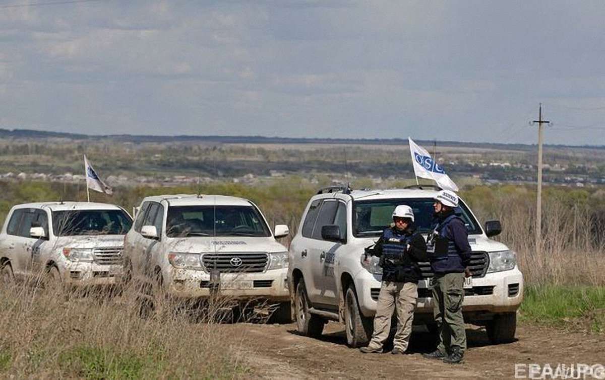 На Луганщині бойовик з гвинтівкою грозився розстріляти патруль місії ОБСЄ 