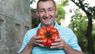 Львів’янин виростив помідор вагою понад 1,5 кг. Фото дня