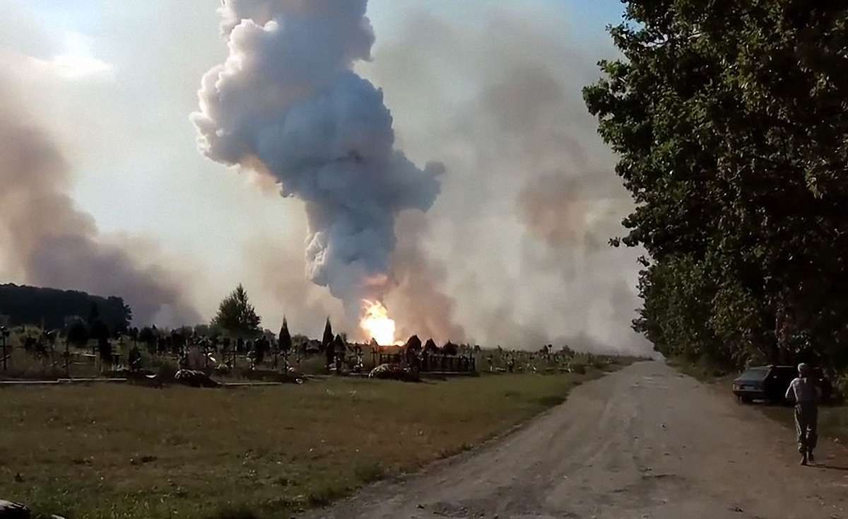 Жителі Донецька повідомили про пожежу в районі хімзаводу в окупованому місті