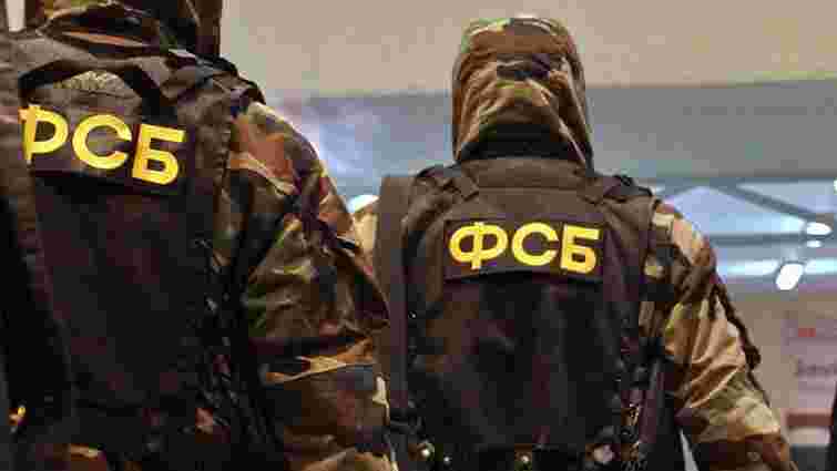 ФСБ завербувала українського заробітчанина, погрожуючи розправою над його родиною