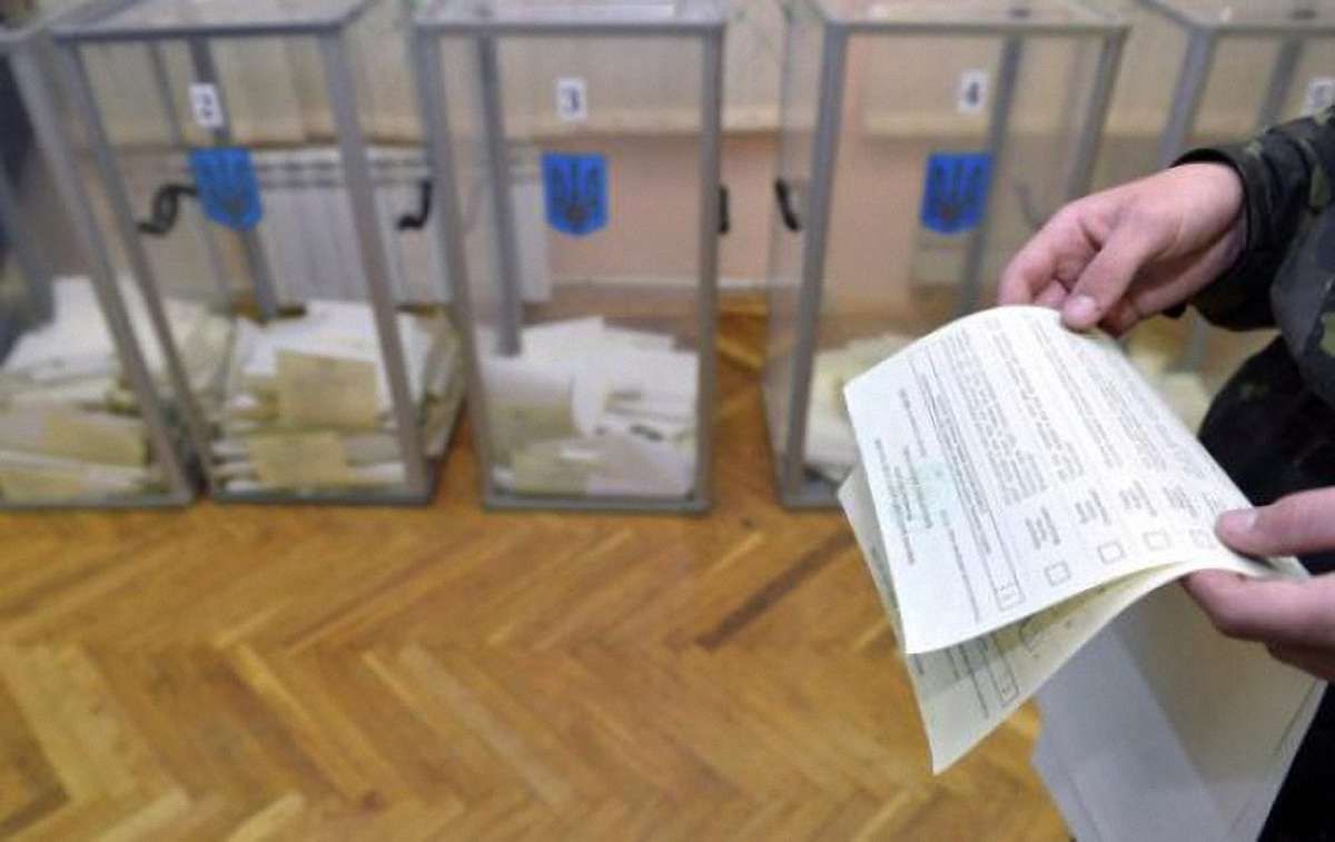 Поліція оголосила підозру членам виборчої комісії у Черкасах за фальсифікацію виборів
