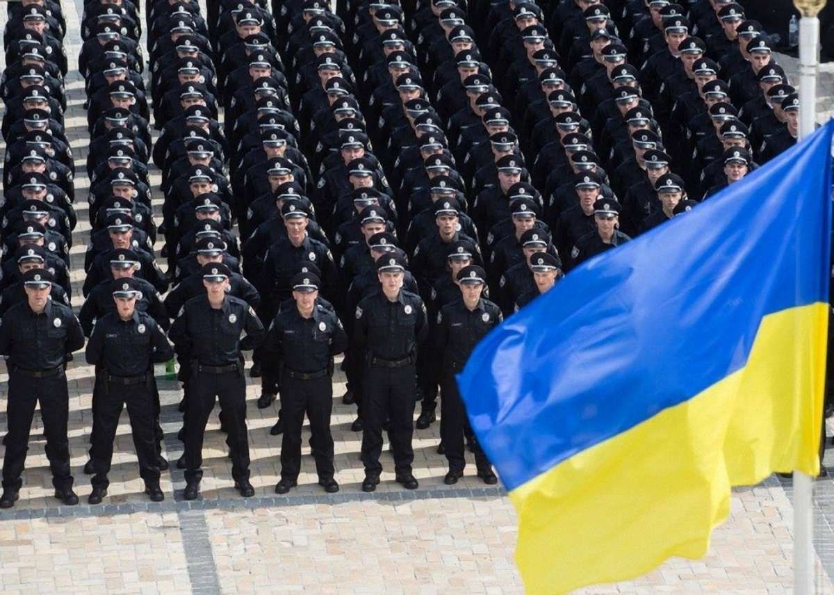 Поліція в Україні переходить на посилений режим роботи