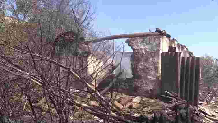 На Донбасі бойовики підпалили поля і спалили будинки мирних жителів