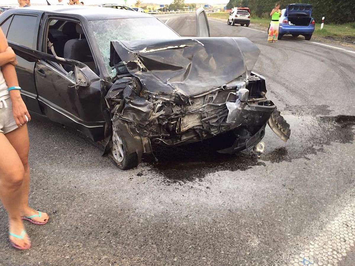 Внаслідок ДТП біля Львова загинув 38-річний водій
