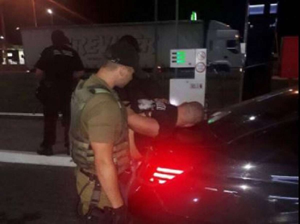 Поліцейські розповіли подробиці затримання викрадачів автомобіля заступника голови Нацполіції