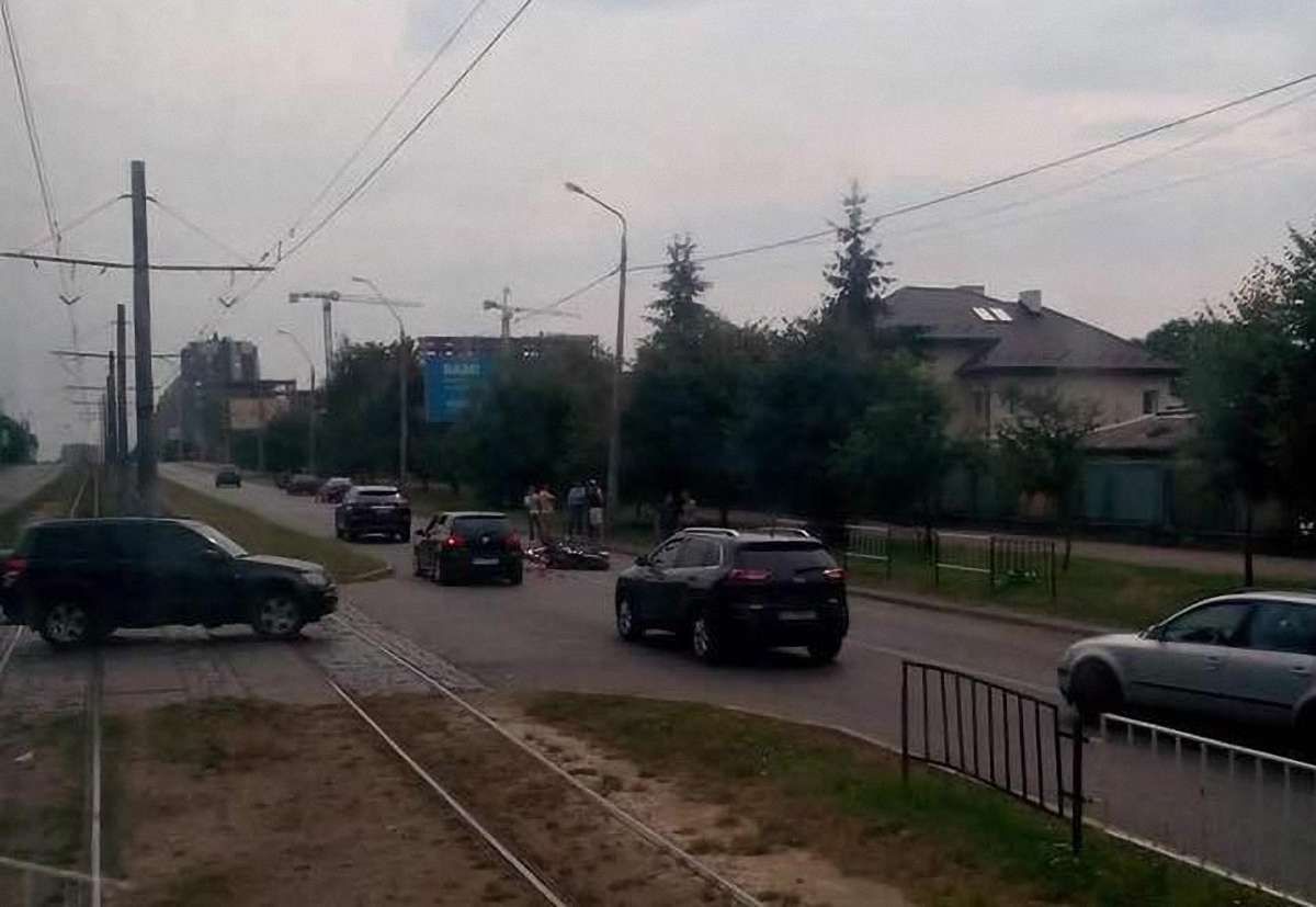 Унаслідок ДТП у Львові госпіталізували мотоцикліста