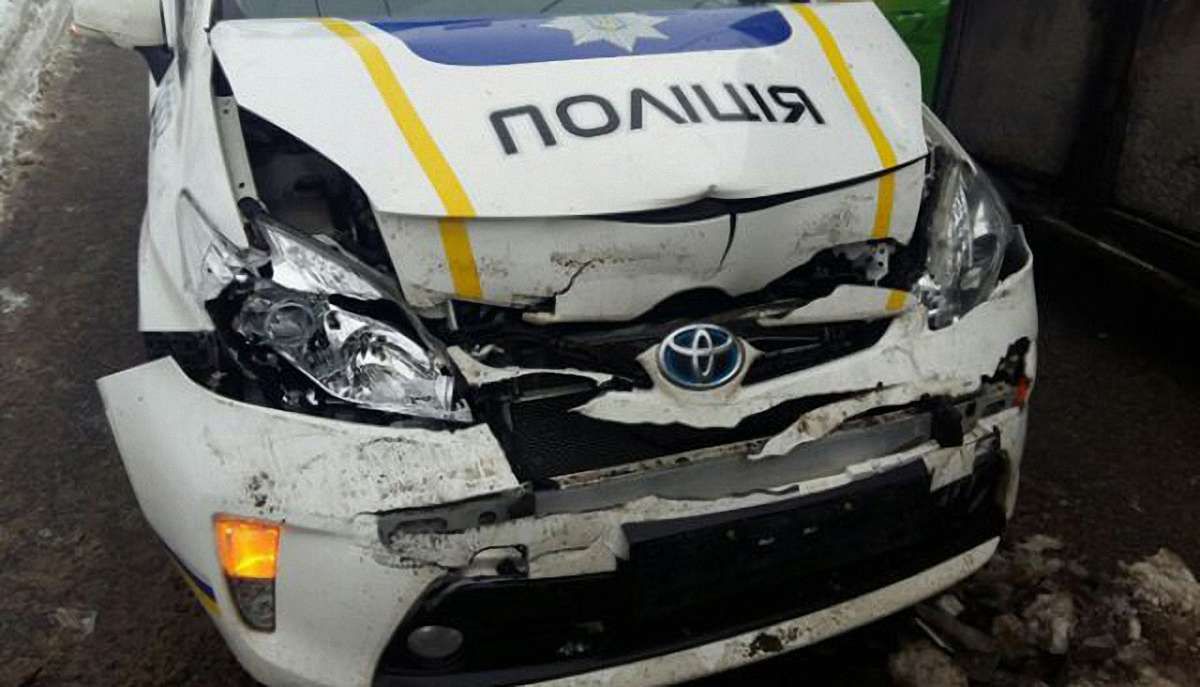 На Херсонщині автомобіль патрульної поліції з Дніпра потрапив в ДТП із «швидкою»