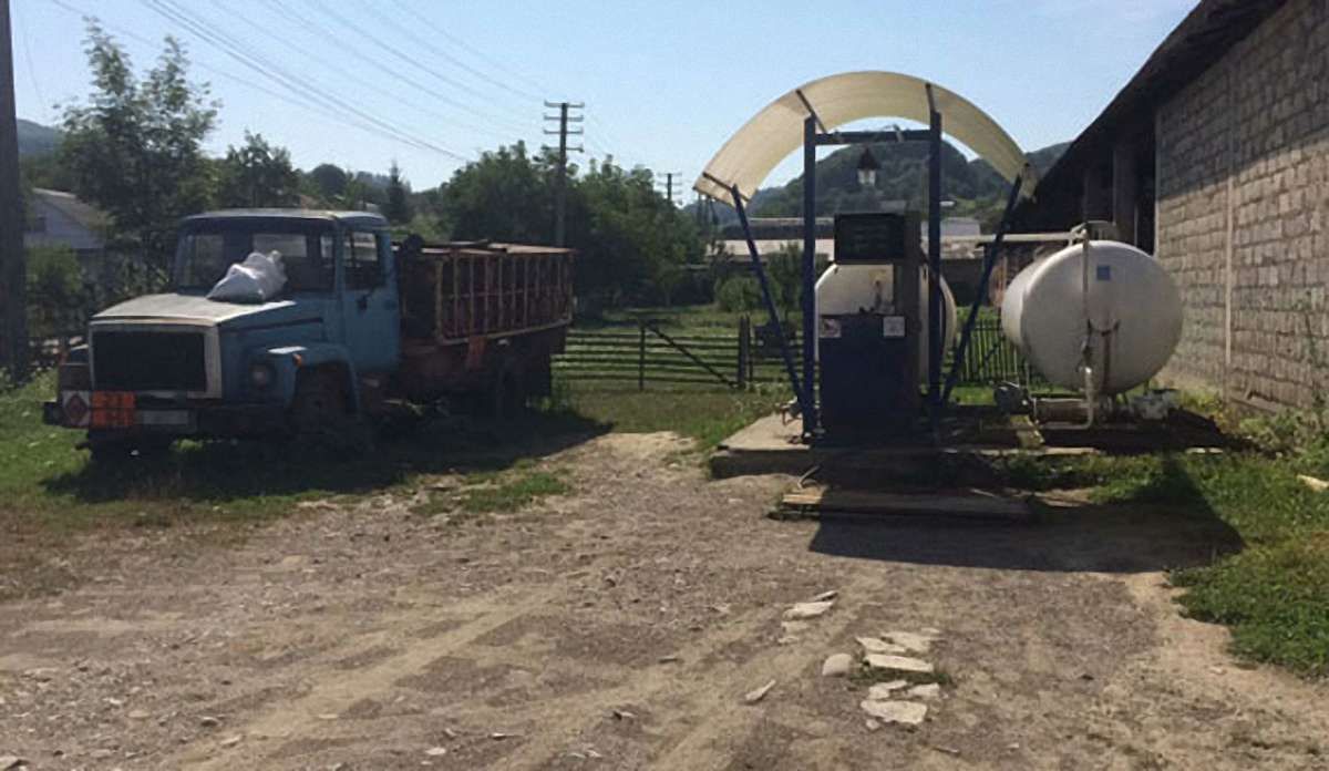 У віддалених селах Закарпаття поліція виявила нелегальні газові заправки