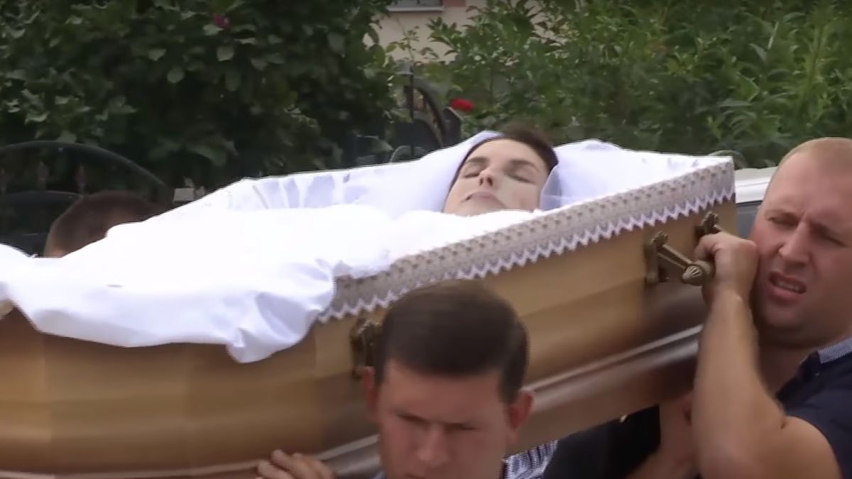 Наталю Трілу поховали у весільній сукні