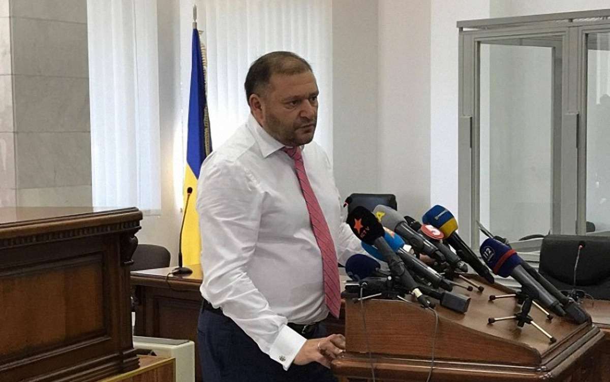Нардеп Добкін не приховує, що їздить на заарештованих судом авто