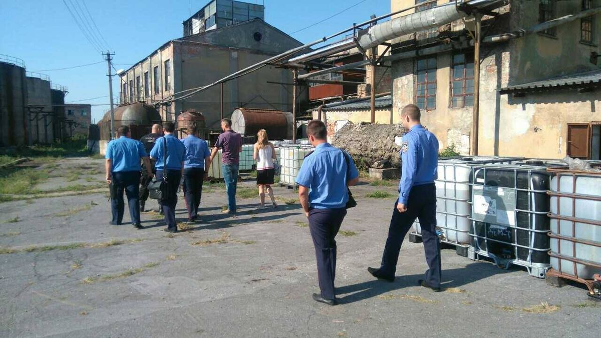 Податківці обшукують 27 державних спиртзаводів в 11 областях