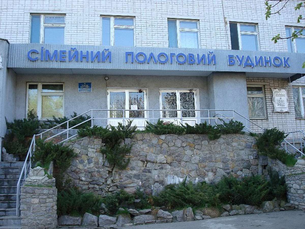 МОЗ заперечує запровадження платних пологів в Україні після 2019 року 
