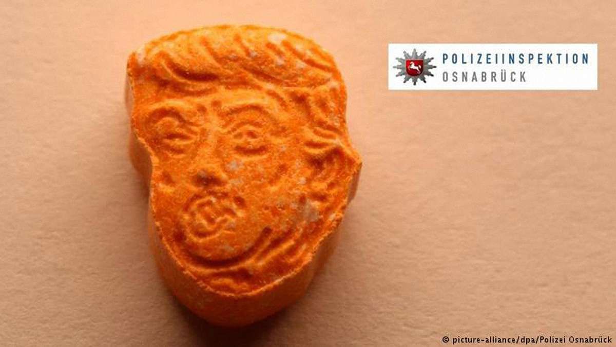 Німецька поліція вилучила кілька тисяч пігулок екстазі у формі голови Трампа
