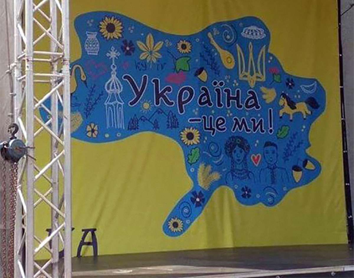 До Дня Незалежності у Броварах встановили карту України без Криму