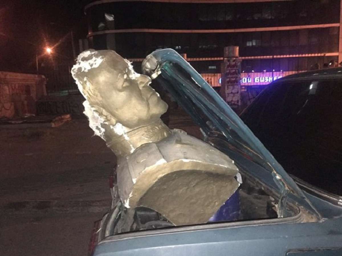 В Одесі невідомі розбили бюст маршала Жукова