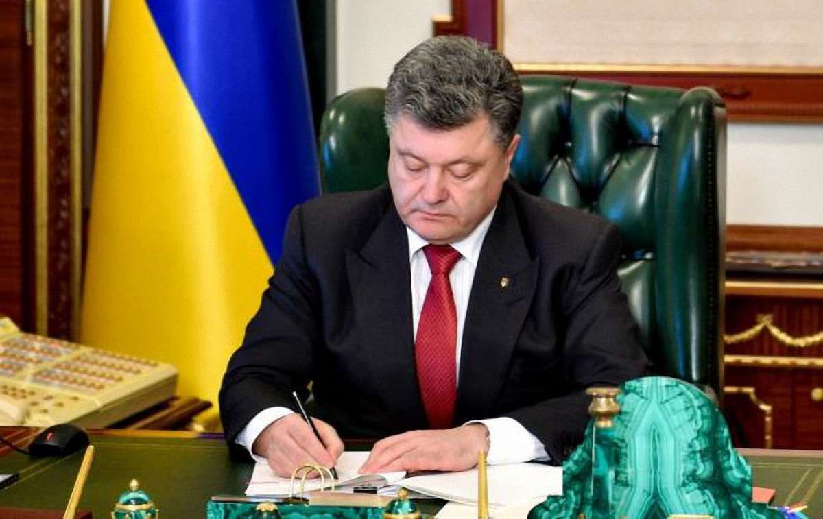 З нагоди Дня Незалежності Петро Порошенко збільшив кількість генералів в Україні