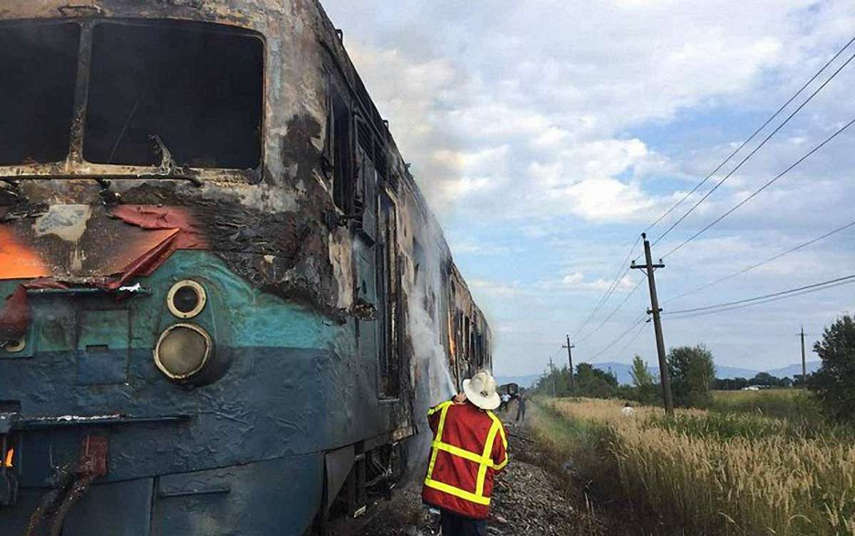 На Закарпатті під час руху загорівся приміський потяг

