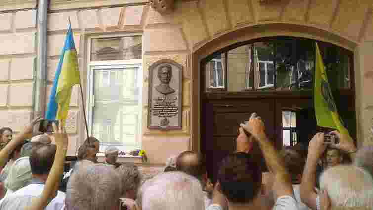 У Львові відкрили меморіальну таблицю дисиденту Михайлові Гориню