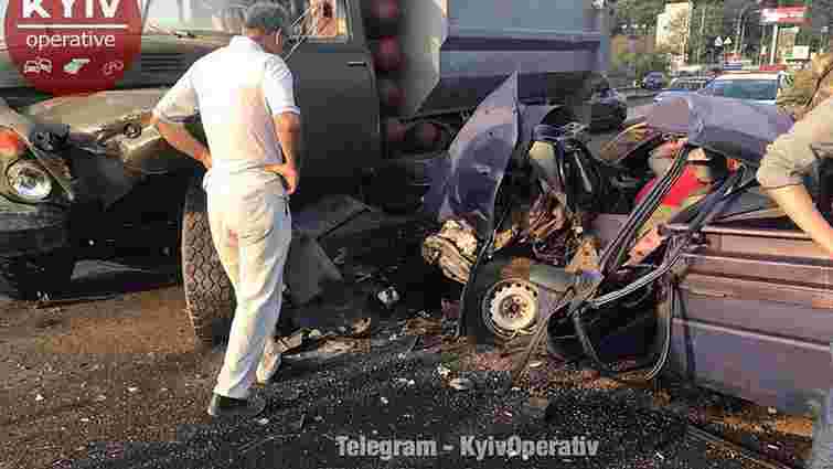 У Києві автомобіль із арсеналом вогнепальної зброї потрапив в аварію
