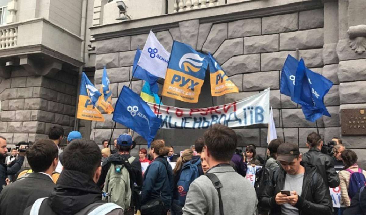 Через здорожчення цін на автогаз у Києві проводять мітинг під СБУ