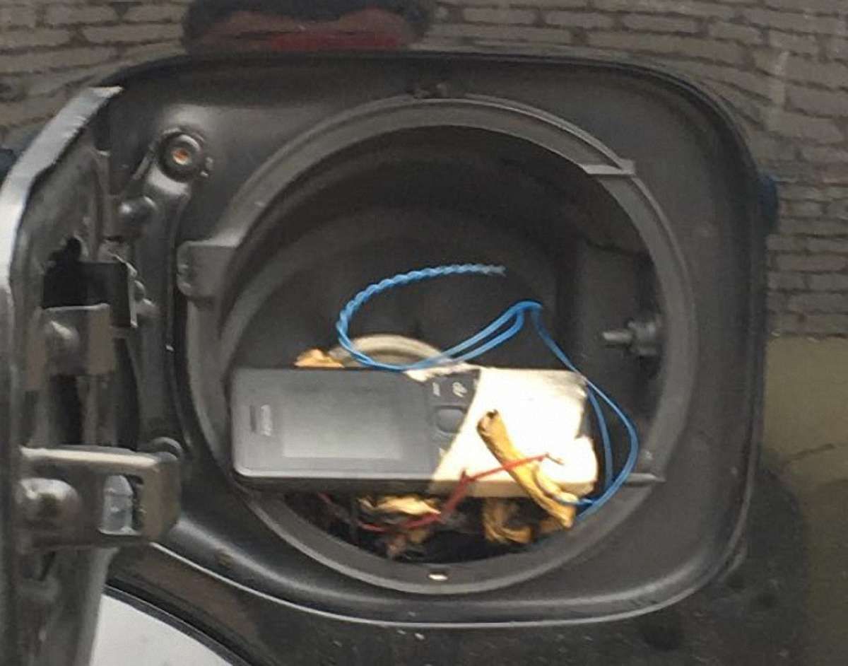 Миколаївський депутат заявив, що знайшов вибухівку у своєму авто