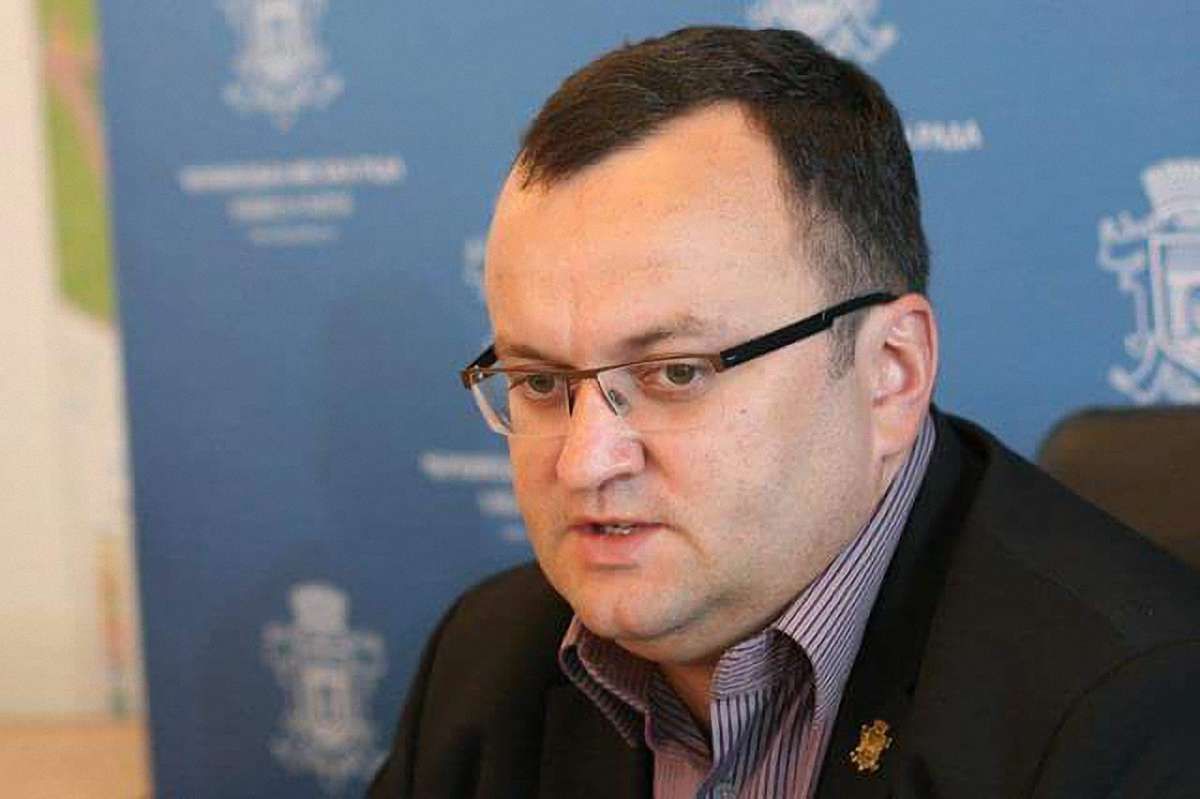 Мер Чернівців заборонив чиновникам виступати на шкільних лінійках 1 вересня