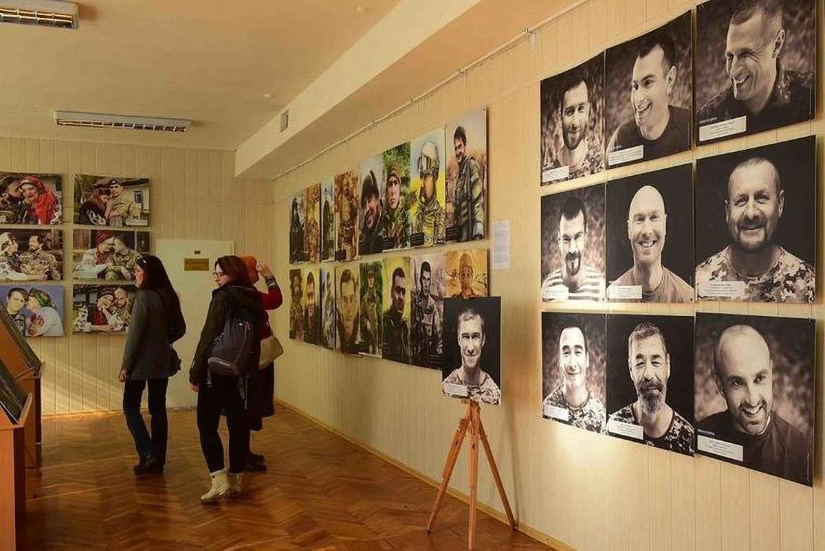 У Львові презентують волонтерський фотопроект «Якби не війна»