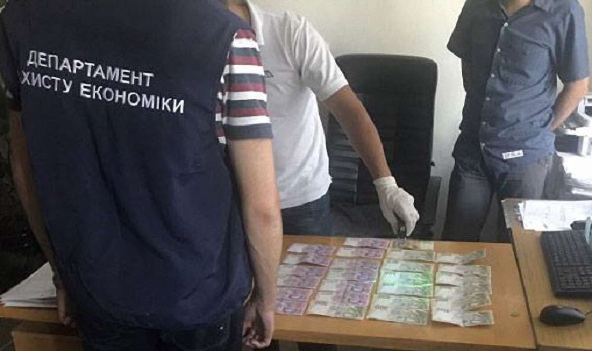 У Львові викрили схему отримання хабарів під час оформлення біометричних паспортів