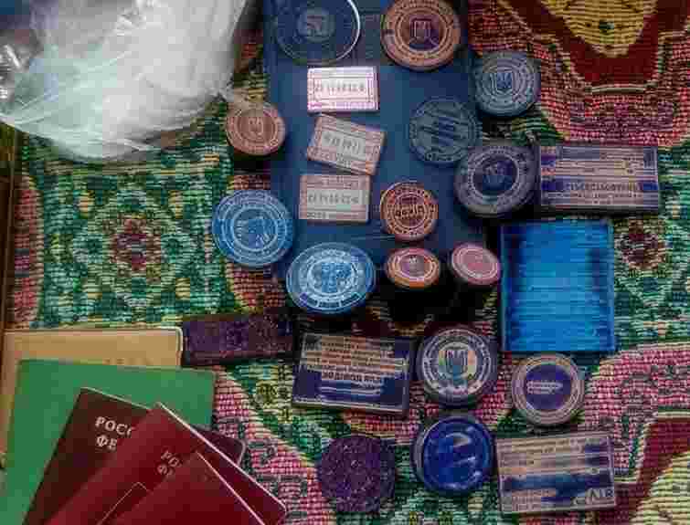 У Києві затримали учасників угрупування, яке виготовляло фальшиві паспорти для росіян