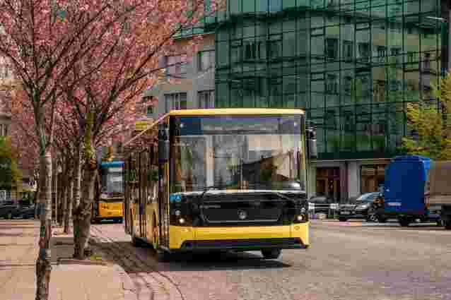 На кількох маршрутах у Львові збільшили кількість автобусів