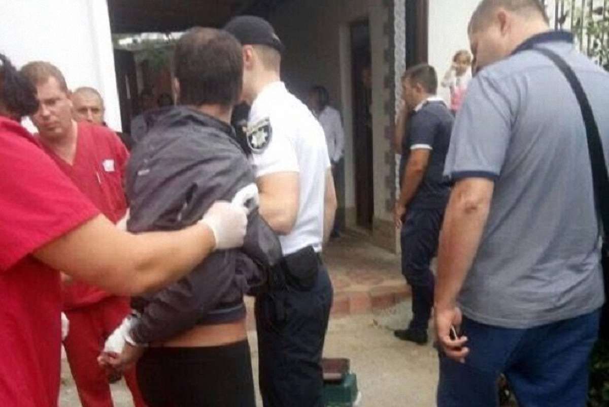 У черзі до перукаря в Одесі поліцейський вистрелив у іноземця