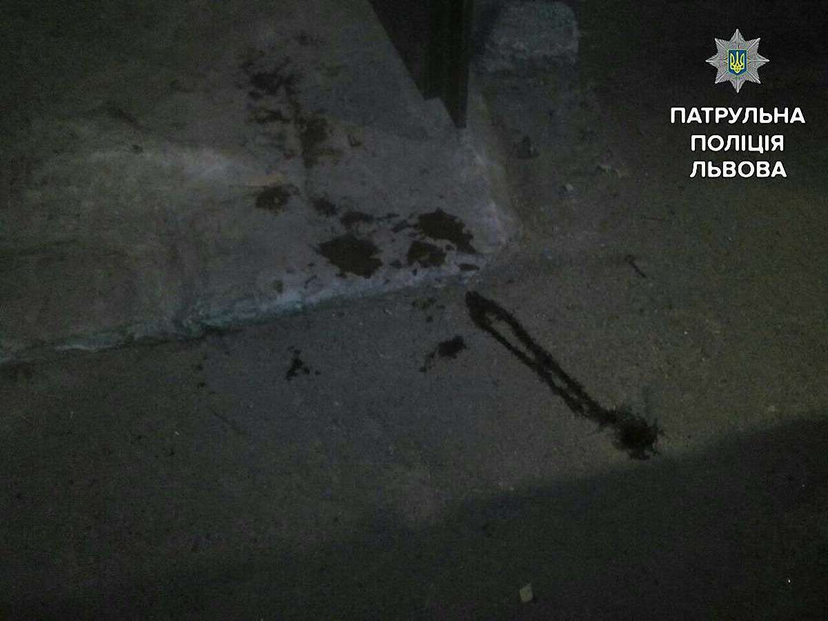 Вночі у Львові двоє чоловіків порізали молоду жінку та підлітка