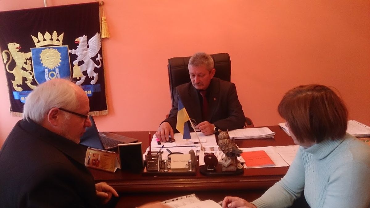 Президент звільнив з посади голову Пустомитівської РДА Володимира Говенка