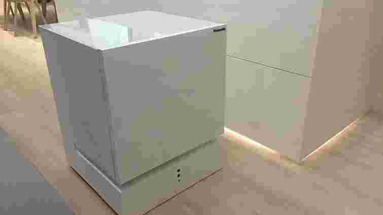 Panasonic створила холодильник, який розпізнає голос і орієнтується в приміщенні