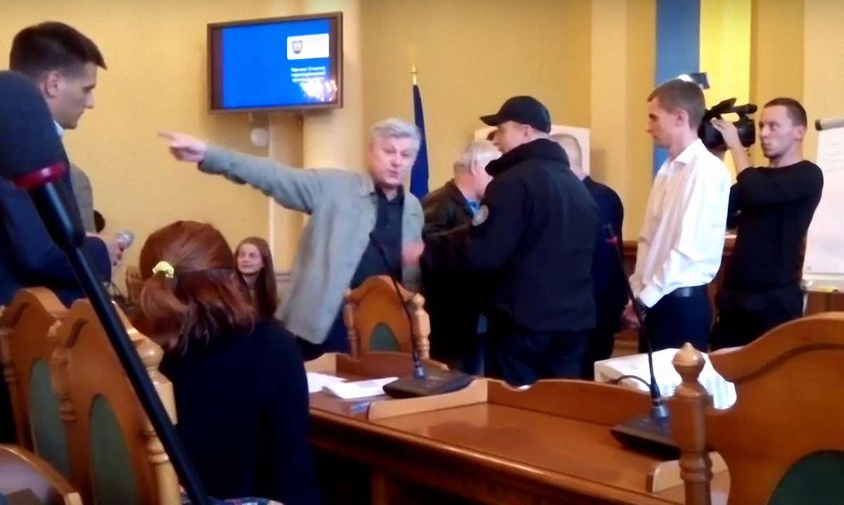 У Львові вдруге зірвали громадські слухання щодо нового статуту міста