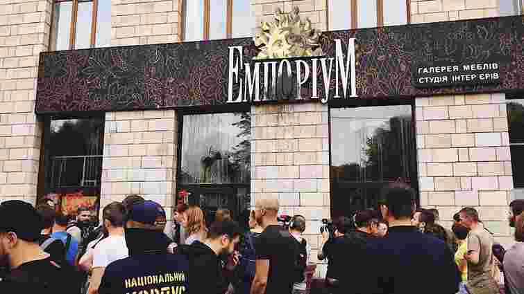 НАНУ заявила про тиск і рейдерство у конфлікті навколо магазину «Емпоріум»