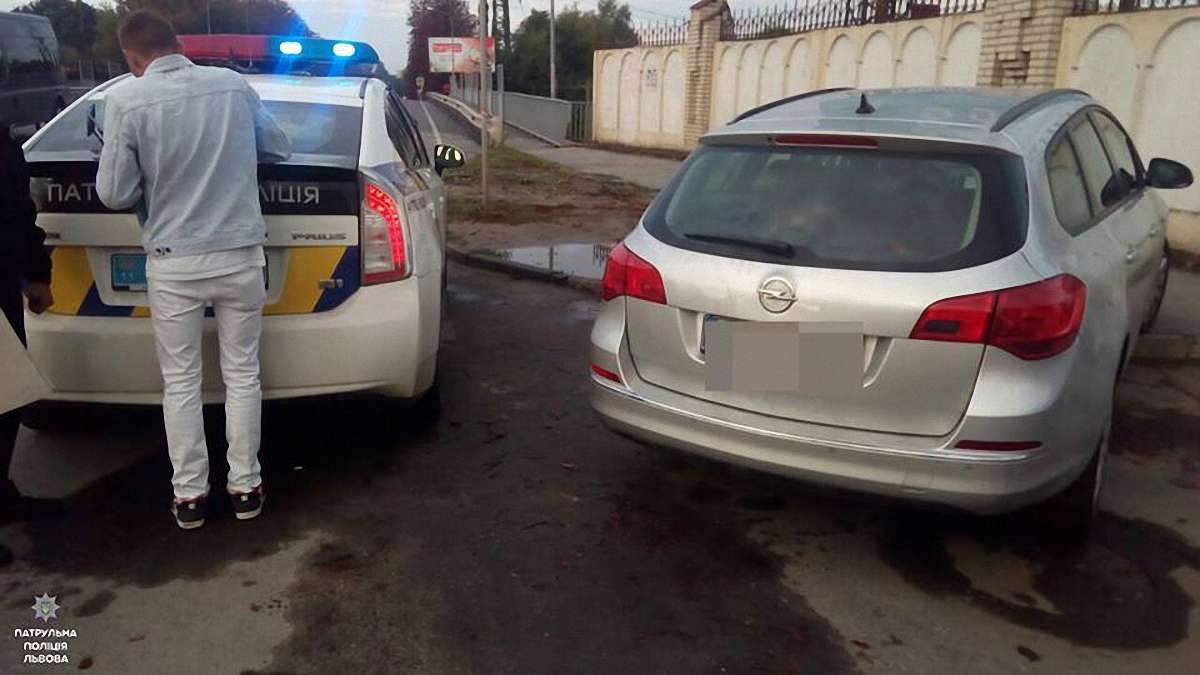 У Львові заявили про викрадення авто, яке нетвереза донька взяла без дозволу батьків