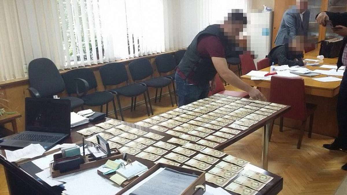 У Вінниці депутата облради затримали на хабарі в $3 тис.