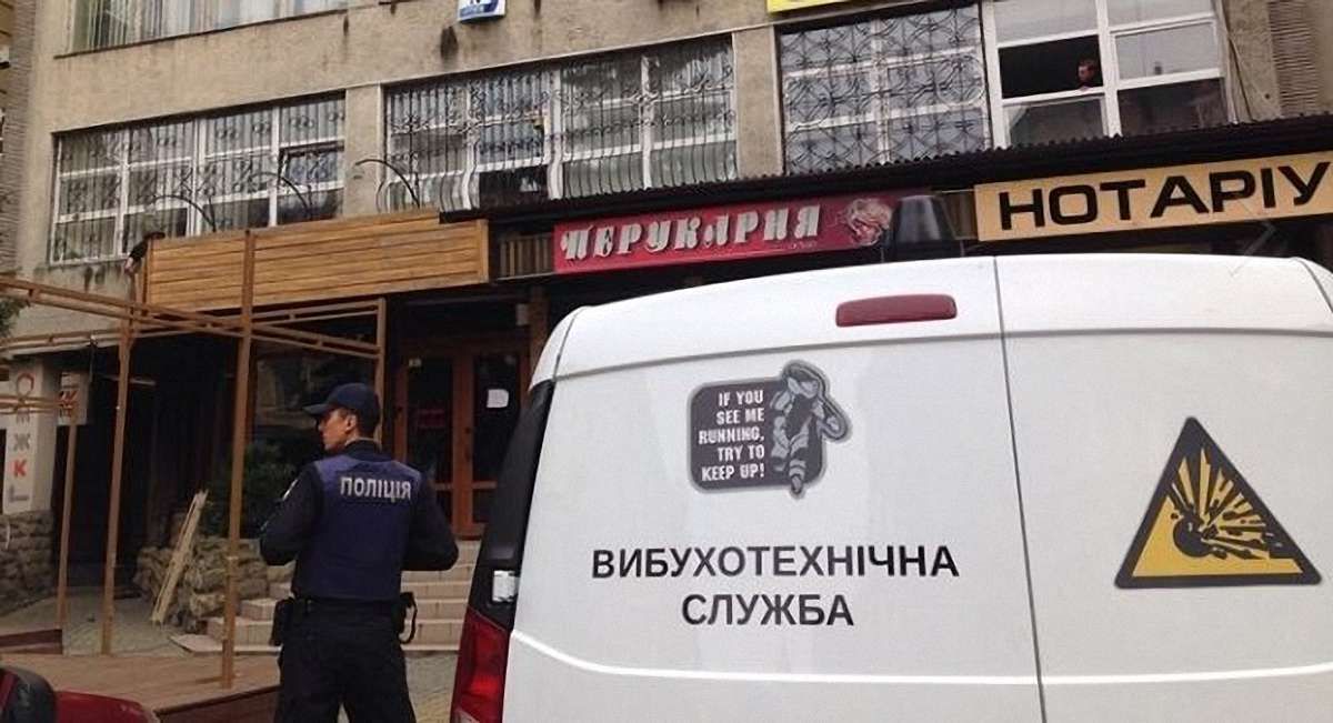 На фасаді Центру польської культури в Івано-Франківську знайшли бойову гранату