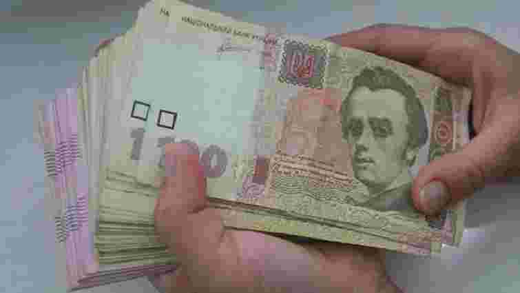 Чоловіки в Україні заробляють на чверть більше, ніж жінки