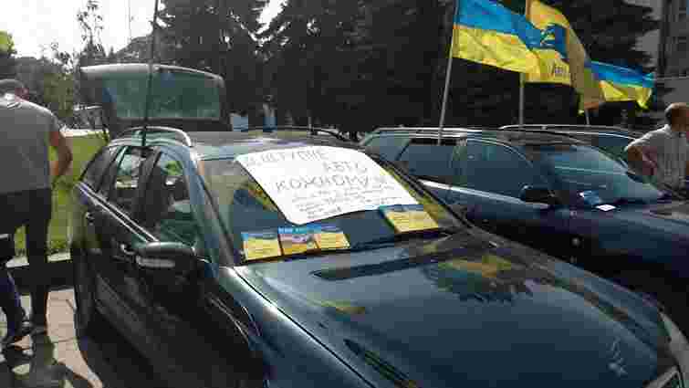 Власники автомобілів на єврономерах заблокували вулицю Грушевського в Києві