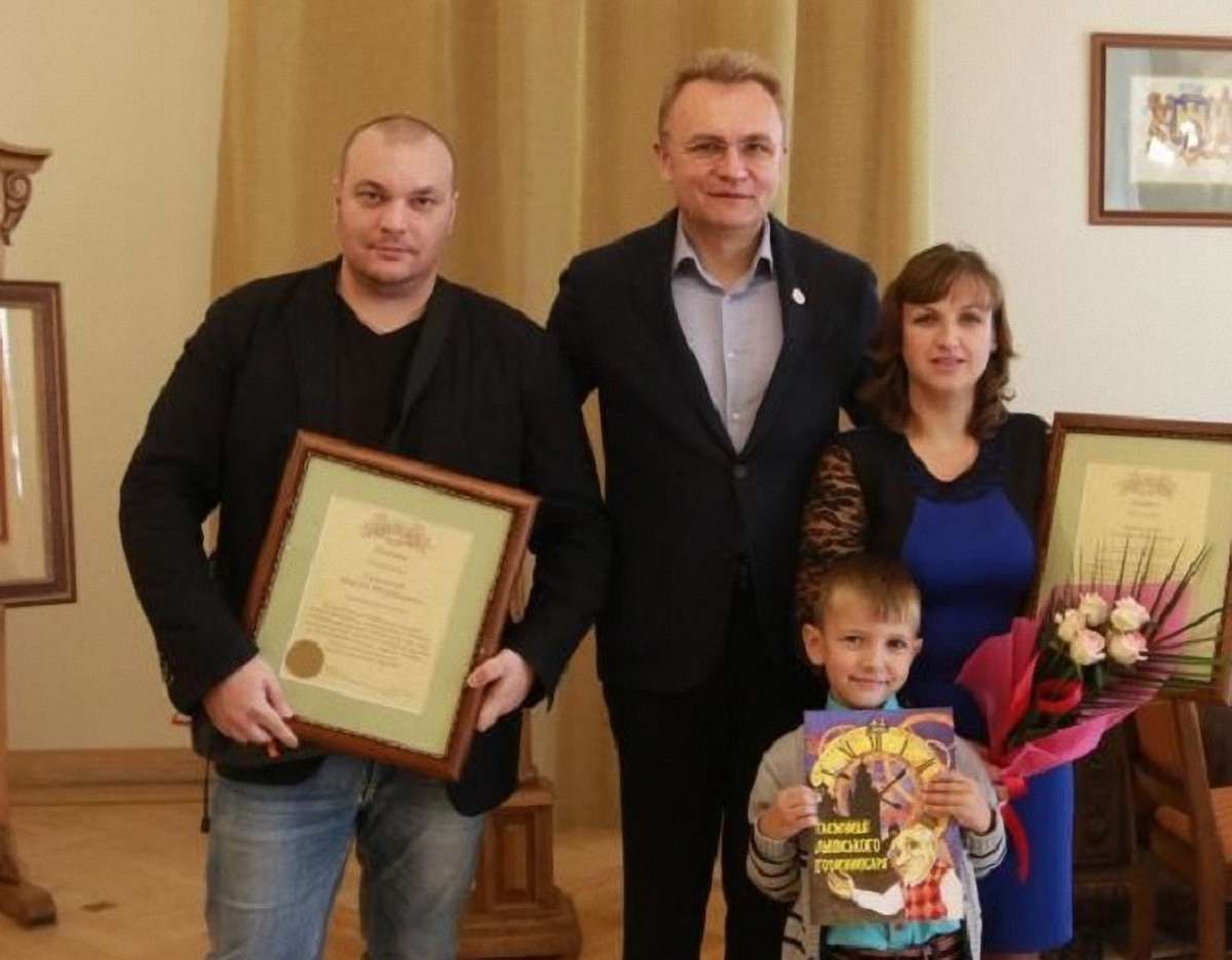Міський голова Львова вручив подяки волонтерам товариства «Мій тато захищає Україну»