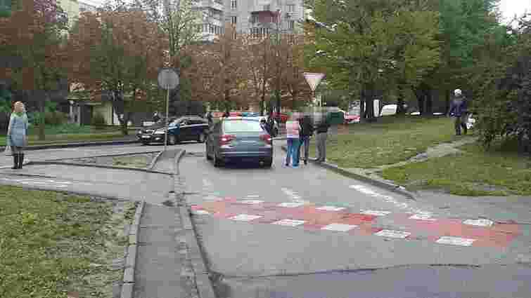 У Львові автомобіль збив жінку з двома дітьми на пішохідному переході
