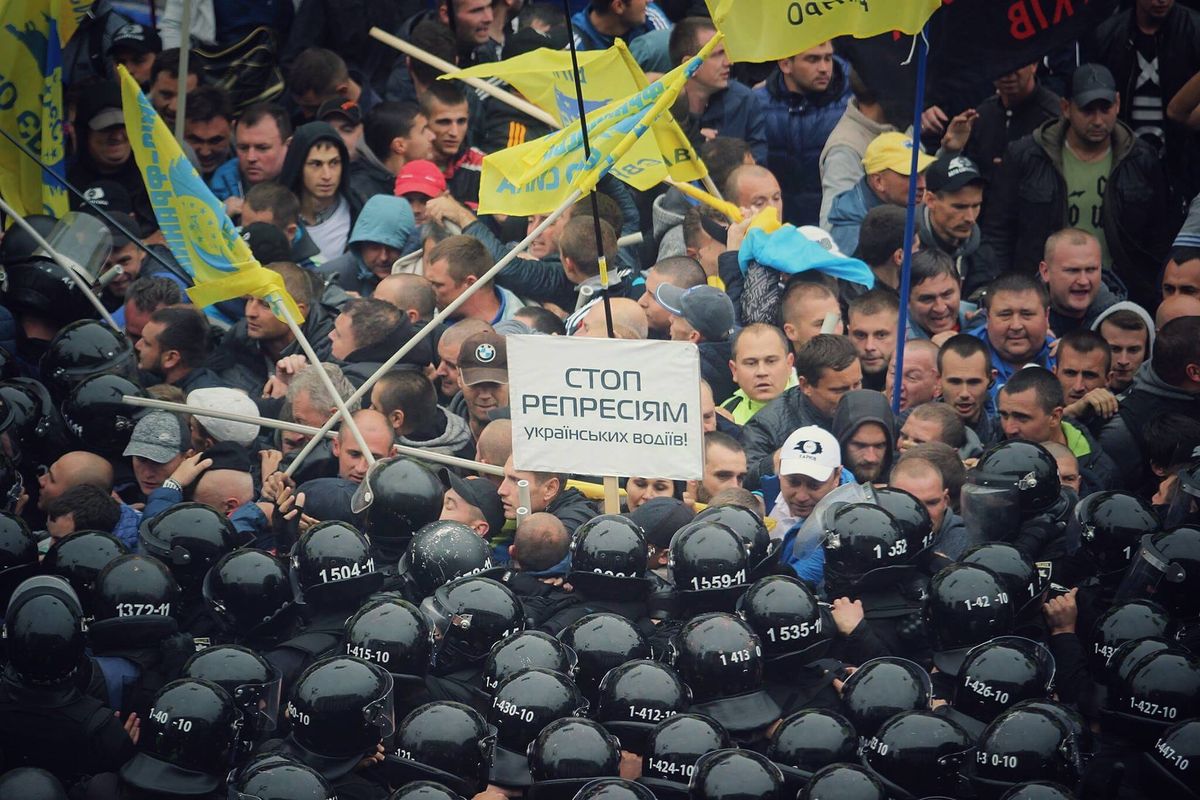 Представниця президента у Верховній Раді анонсувала заборону ввезення авто на єврономерах