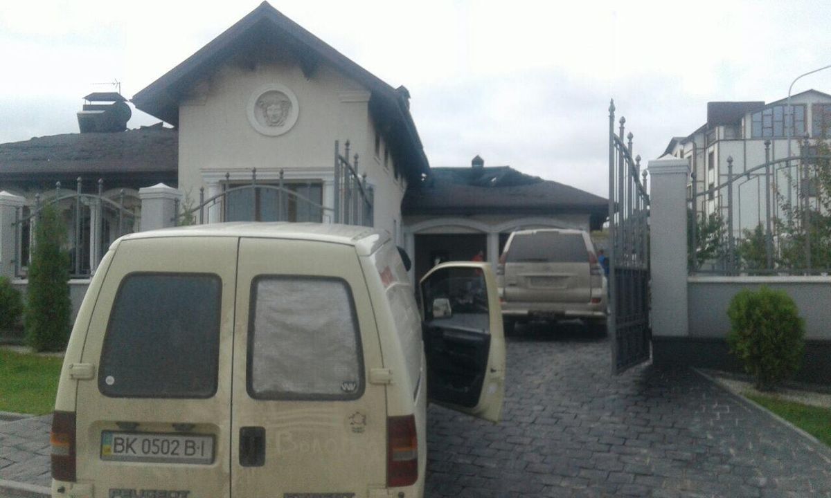 У Рівному підпалили будинок бізнесмена і депутата Костопільської міськради